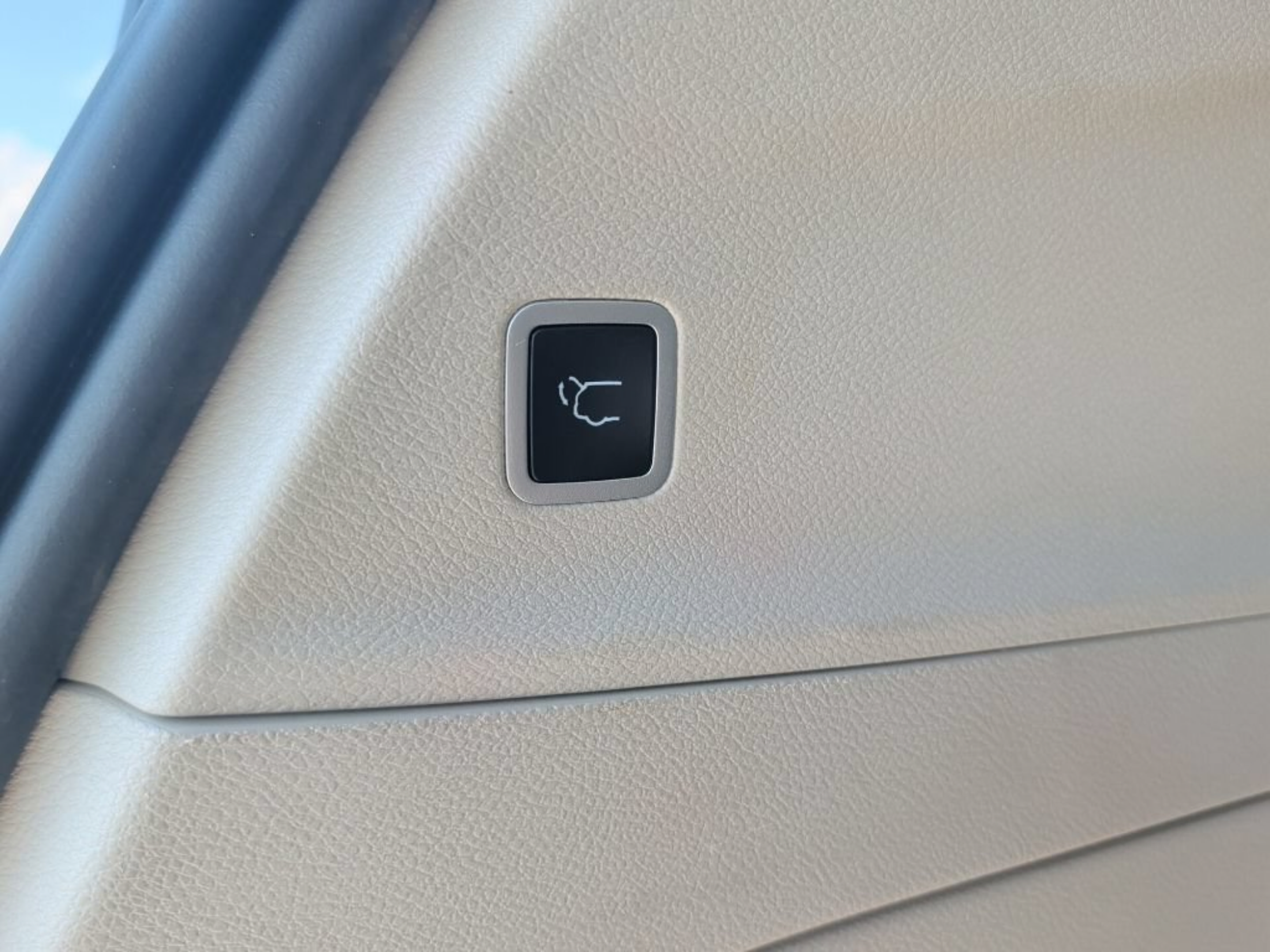 Used 2024 Chrysler Pacifica Limited FWD image 51