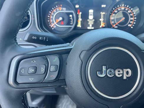 Used 2025 Jeep Gladiator Rubicon w/ Safety Group AWD/4WD image 25
