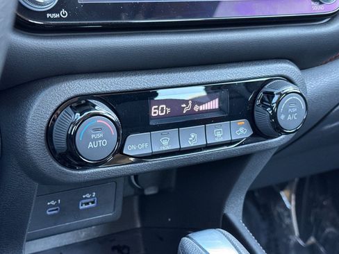 Used 2024 Nissan Kicks SR image 20