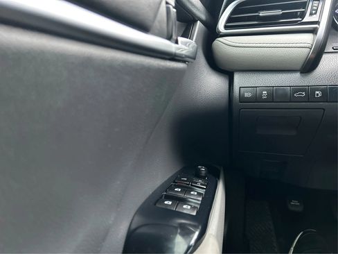 Used 2018 Toyota Camry LE image 26