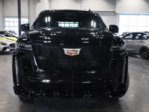 Used 2023 Cadillac Escalade V image 2