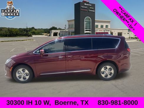 Used 2017 Chrysler Pacifica Touring-L Plus FWD image 1