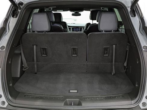 Used 2023 Buick Enclave Essence AWD/4WD image 18