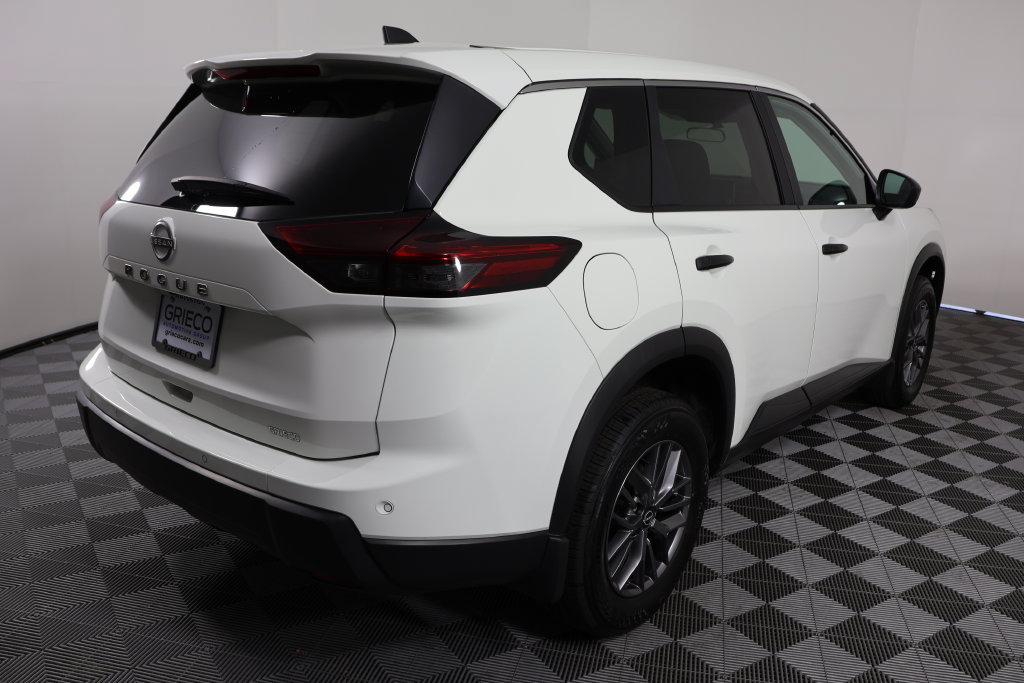 Used 2026 Nissan Rogue S FWD image 8