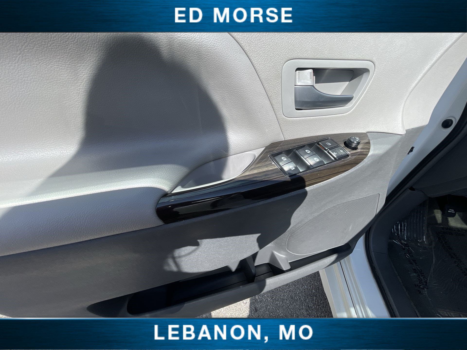 Used 2018 Toyota Sienna XLE w/ XLE Navigation Package FWD image 21