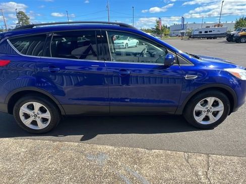Used 2016 Ford Escape SE w/ Equipment Group 201A AWD/4WD image 4