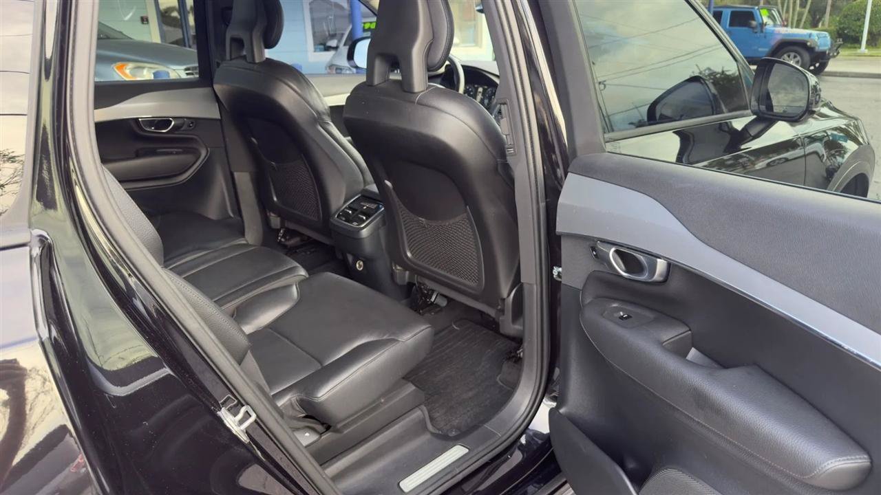 Used 2018 Volvo XC90 T5 Momentum w/ Convenience Package FWD image 12