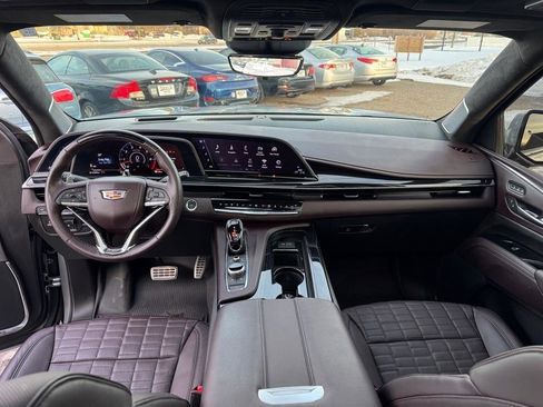 Used 2024 Cadillac Escalade V w/ LPO, ONYX Package image 40