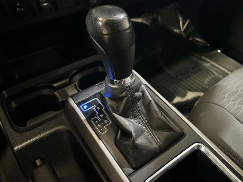 Used 2018 Toyota Tacoma SR5 AWD/4WD image 41