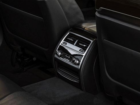 Used 2021 BMW 750i xDrive image 42