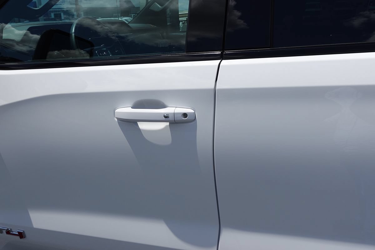 Used 2024 GMC Sierra 1500 AT4 w/ Technology Package AWD/4WD image 17