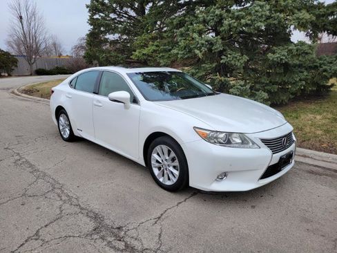 Used 2015 Lexus ES 300h w/ Navigation System Package image 2
