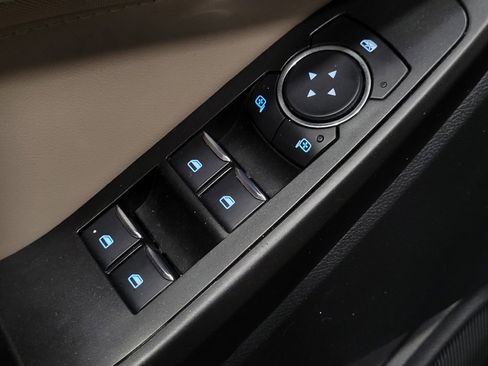 Used 2020 Ford Explorer XLT AWD/4WD image 27