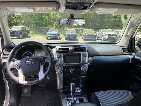 Used 2016 Toyota 4Runner SR5 image 19