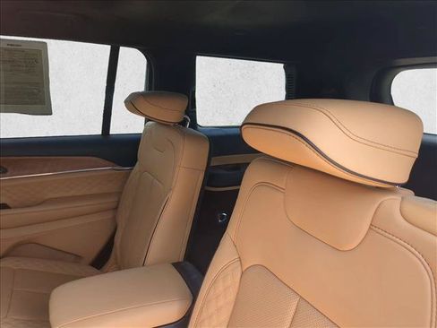 Used 2025 Jeep Grand Cherokee L Summit AWD/4WD image 18