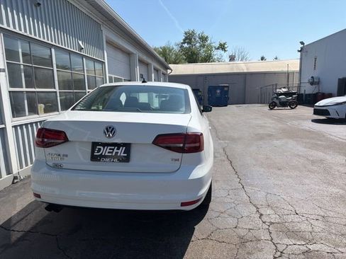 Used 2017 Volkswagen Jetta SE FWD image 6