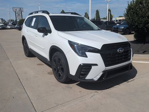 Used 2025 Subaru Ascent Bronze Edition w/ Popular Package #2 image 4