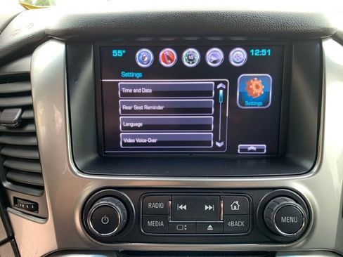 Used 2018 Chevrolet Suburban Premier AWD/4WD image 25