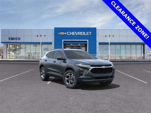 New 2025 Chevrolet Trax LT w/ Driver Confidence Package image 1
