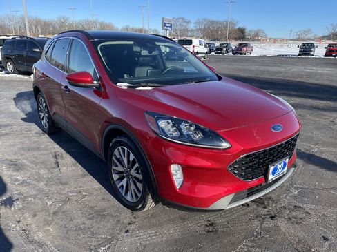 Used 2020 Ford Escape Titanium image 10