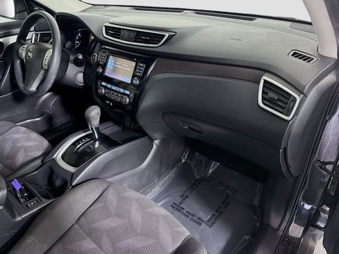 Used 2016 Nissan Rogue SV w/ SV Premium Package image 30