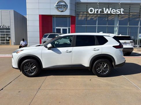 Used 2026 Nissan Rogue SV AWD/4WD image 2