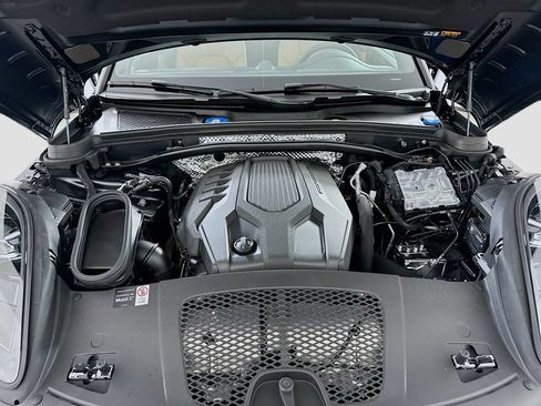 Certified 2026 Porsche Macan AWD/4WD image 32