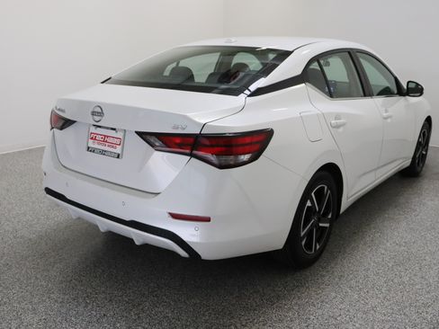 Used 2024 Nissan Sentra SV FWD image 7