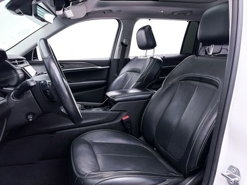 Used 2021 Jeep Grand Cherokee L Limited w/ Luxury Tech Group II image 19