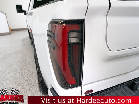 Used 2024 GMC Sierra 2500 AT4 w/ AT4 Premium Plus Package image 9
