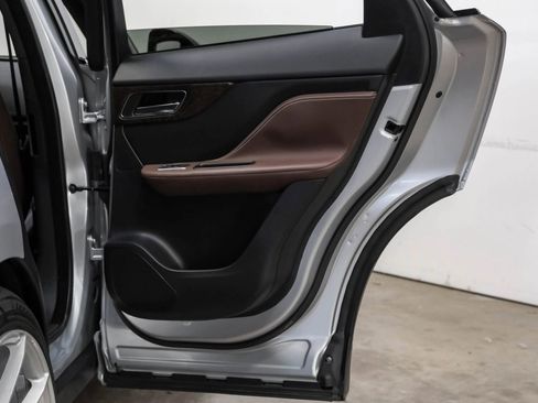 Used 2018 Jaguar F-PACE S image 40