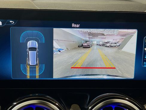 Used 2024 Mercedes-Benz GLB 250 image 8