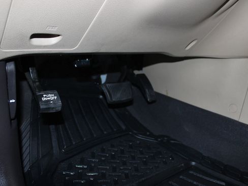 Used 2010 Hyundai Santa Fe GLS image 9