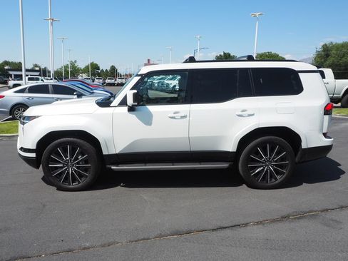 Used 2024 Lexus GX 550 w/ Cold Area Package AWD/4WD image 4