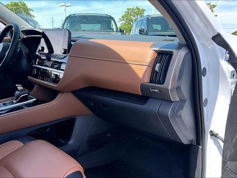 Certified 2025 Nissan Pathfinder Platinum image 23