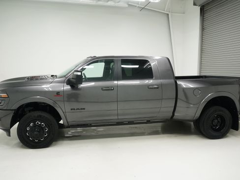Used 2025 RAM 3500 Limited AWD/4WD image 6