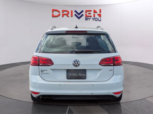 Used 2016 Volkswagen Golf SE w/ Lighting Package FWD image 4