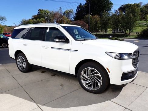 New 2025 Lincoln Navigator Reserve image 30