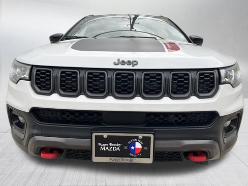 Used 2025 Jeep Compass Trailhawk AWD/4WD image 2