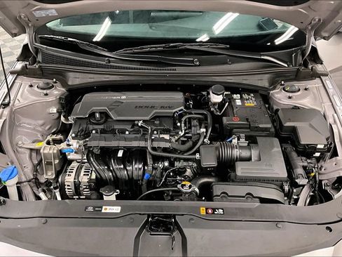 Used 2025 Hyundai Elantra SE FWD image 9