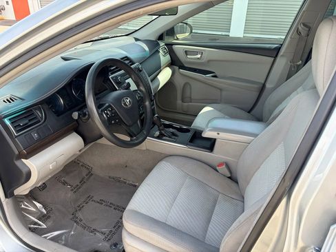 Used 2017 Toyota Camry LE image 9