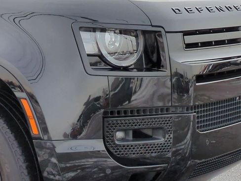 Used 2023 Land Rover Defender 110 X-Dynamic SE image 10