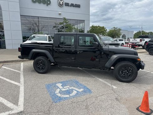 New 2025 Jeep Gladiator Sport image 34