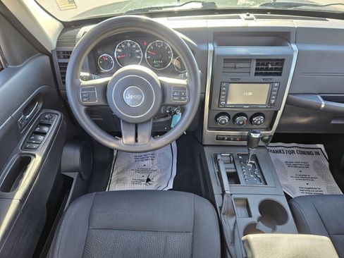 Used 2011 Jeep Liberty Sport image 9
