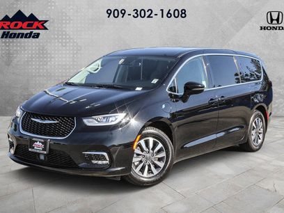 Used 2024 Chrysler Pacifica Limited