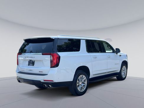 Used 2025 GMC Yukon XL Denali AWD/4WD image 11