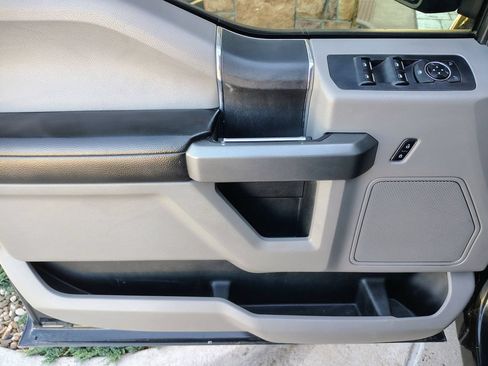 Used 2015 Ford F150 XLT AWD/4WD image 9