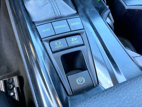 Used 2025 Toyota Camry LE FWD image 33