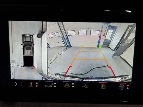 Used 2025 GMC Sierra 1500 AT4 w/ AT4 Premium Package image 34