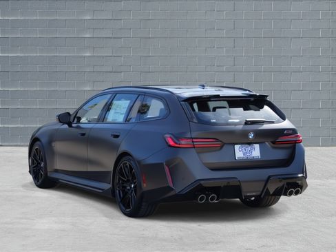 New 2026 BMW M5 Touring image 3
